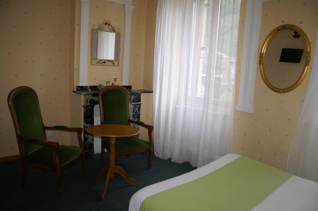 Hotel Celeste Bagnères-de-Luchon Стая снимка