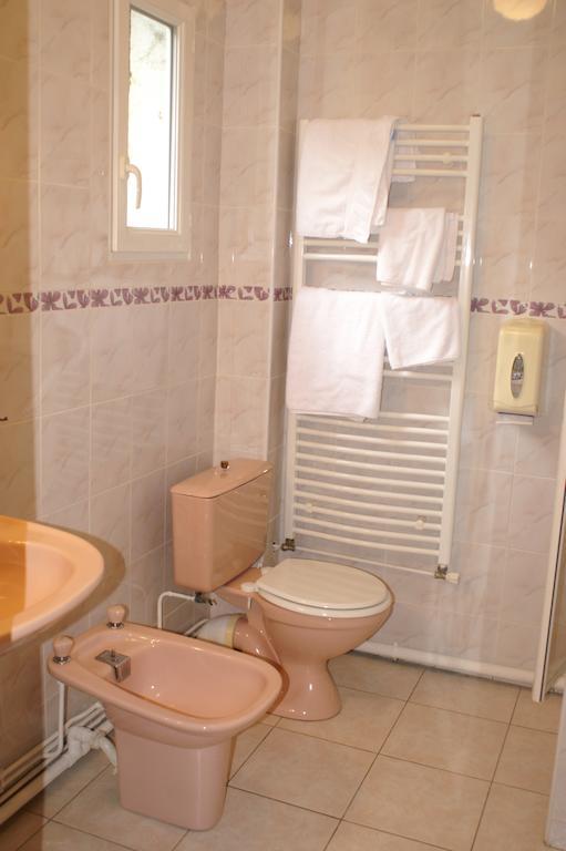 Hotel Celeste Bagnères-de-Luchon Стая снимка