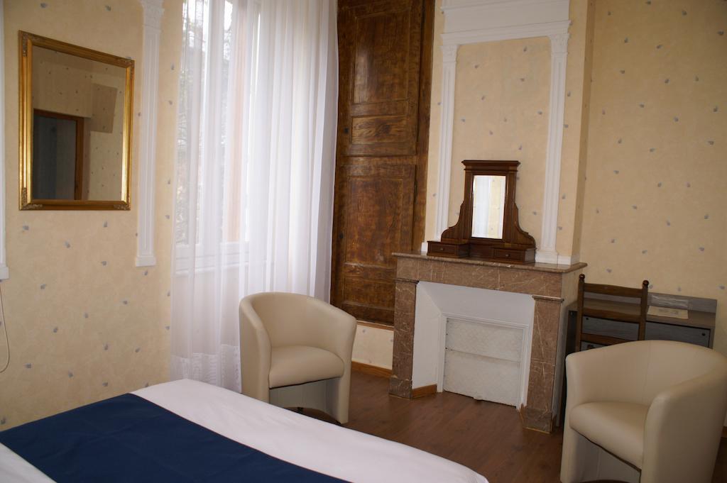 Hotel Celeste Bagnères-de-Luchon Стая снимка