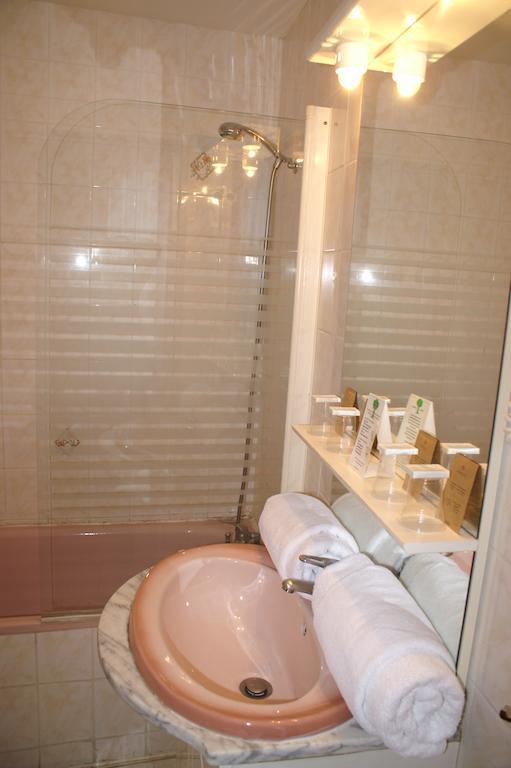 Hotel Celeste Bagnères-de-Luchon Стая снимка